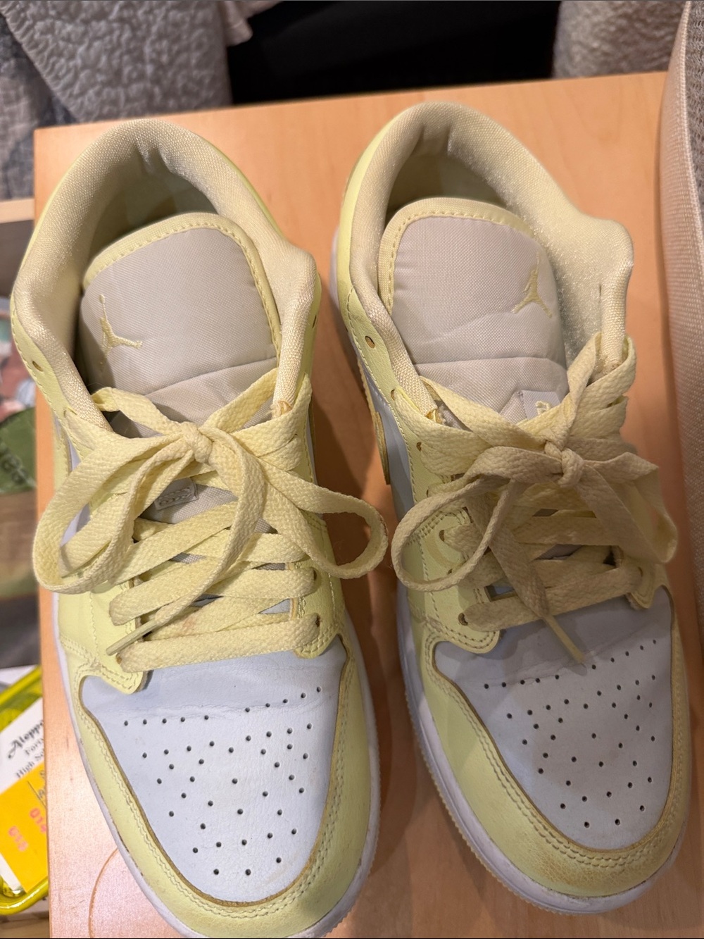 Nike Air Jordan 1 Low Lemonade in Pale Yellow & White  DC0774-007 W9